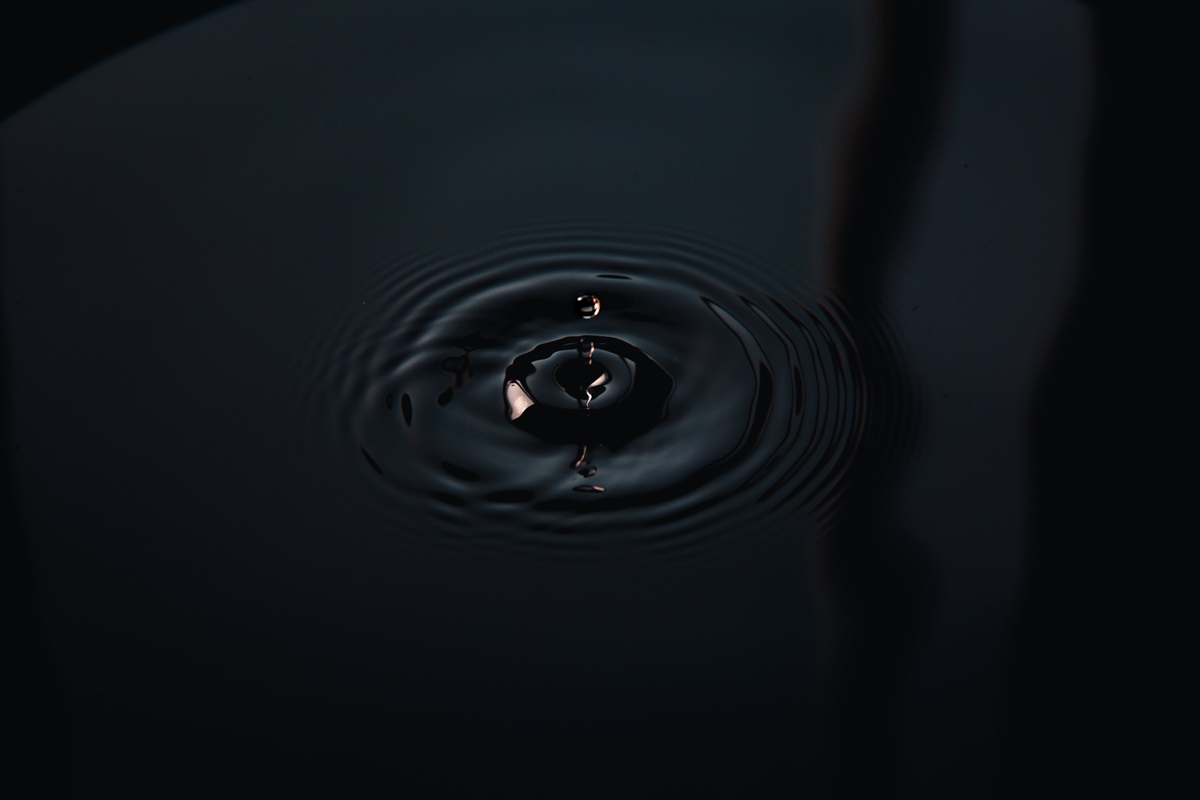 gentle ripple in black water surface reflecting the calming, protective properties of vitamin e in halva beauty’s brow oil